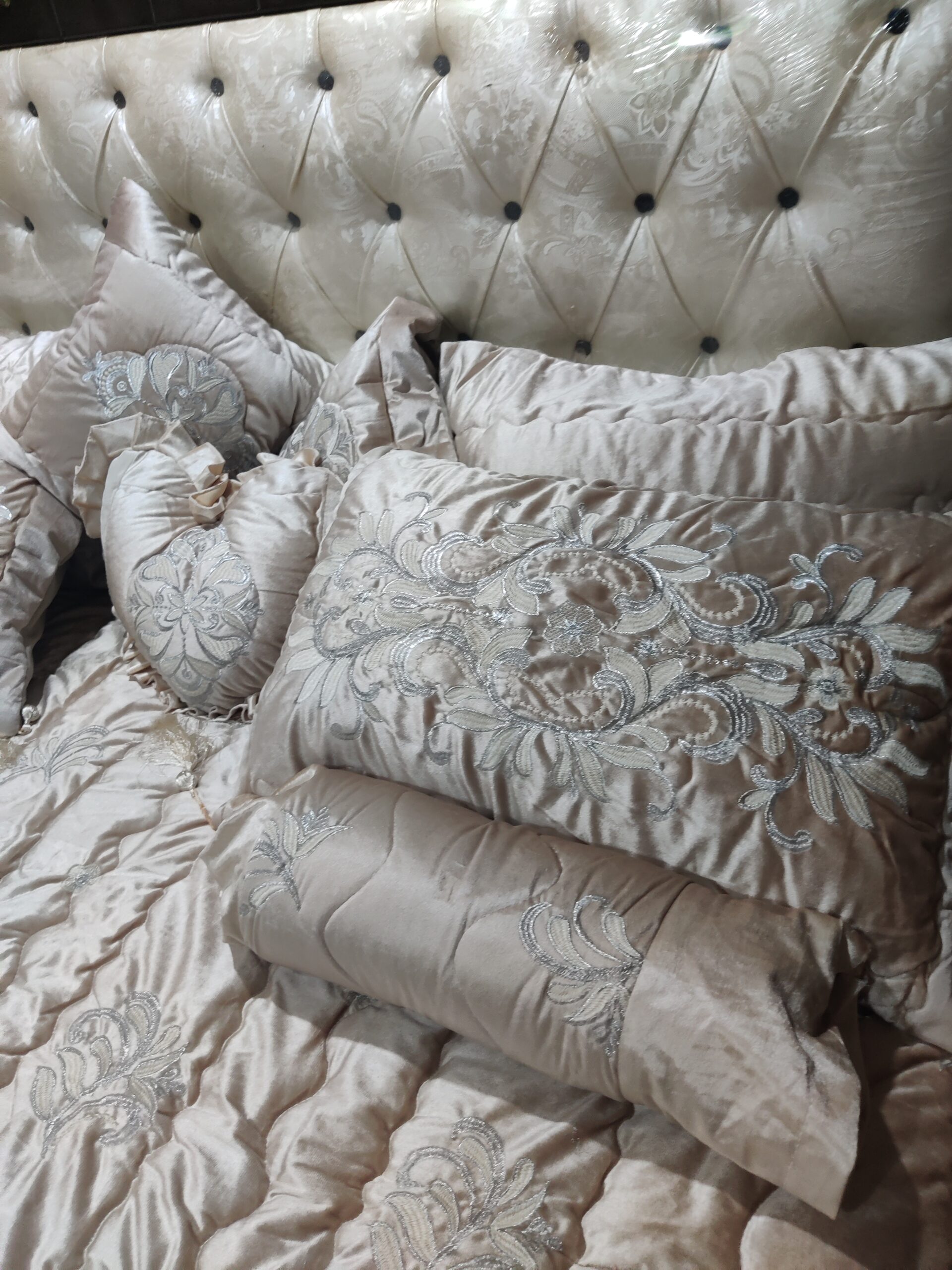 9PC Velvet Embroidered Comforter Set ABBA1- SKIN - Image 3