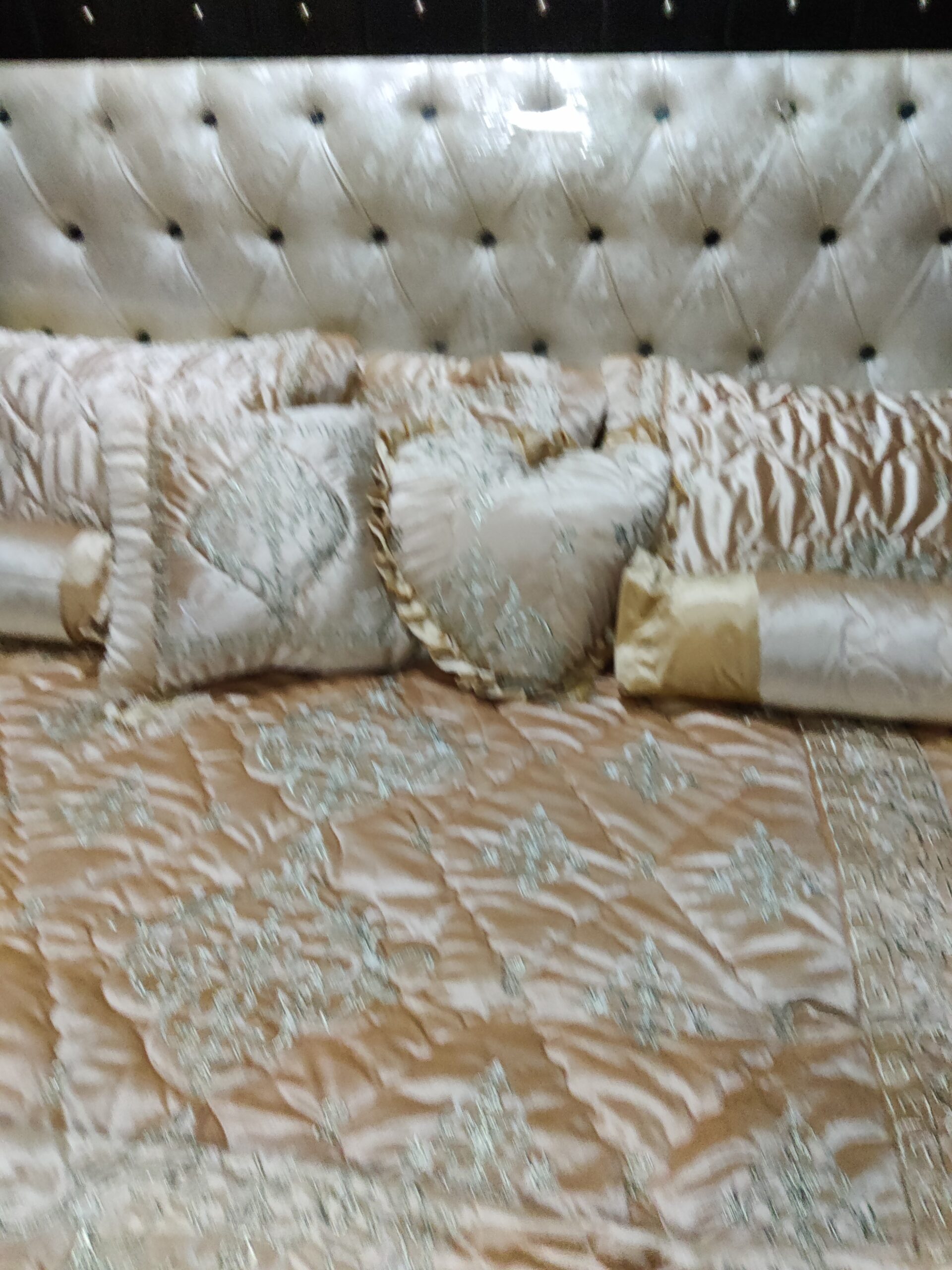 9PC Velvet Embroidered Comforter Set ABBA2- GOLDEN - Image 3